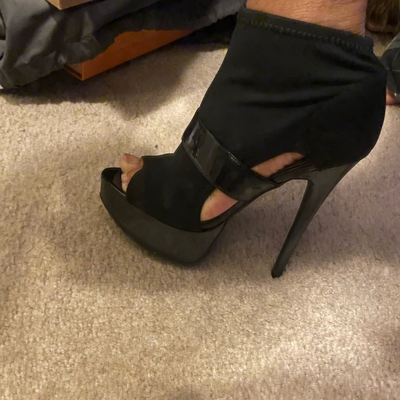 Chinese laundry micro stretch heels - Picture 3 of 3